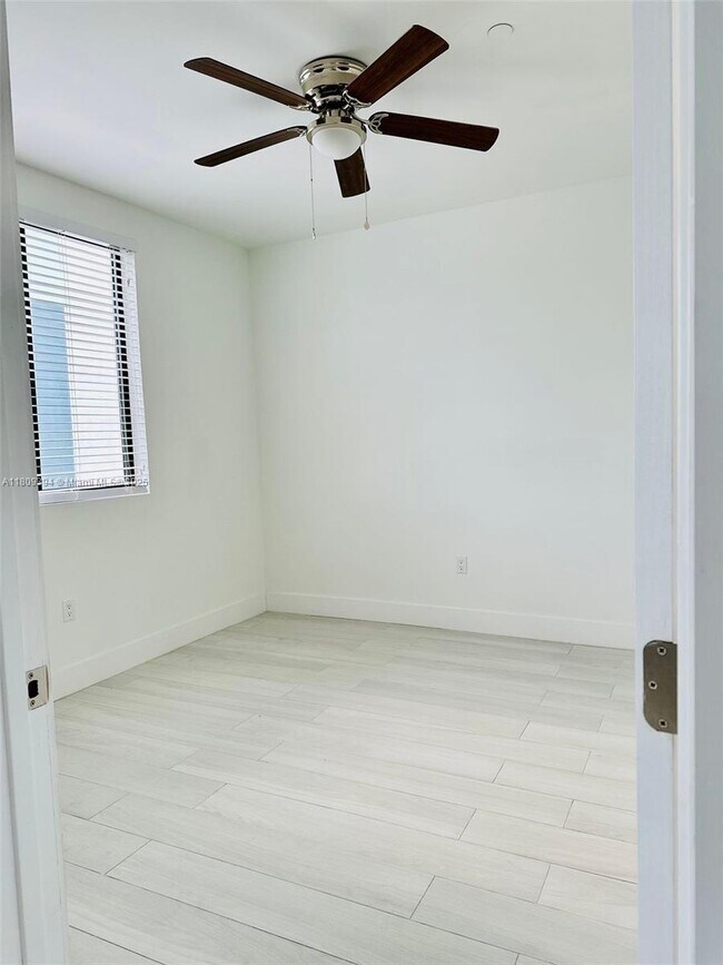 Foto del edificio - 909 E 24th St