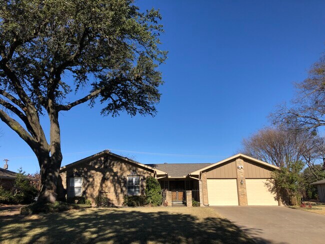 Foto del edificio - 802 Brookhurst Dr