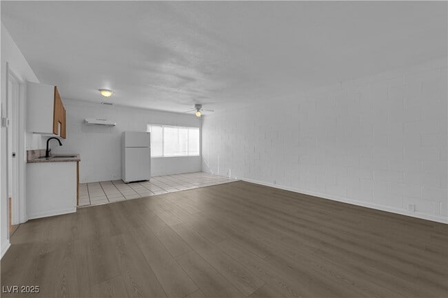 Building Photo - 2908 E Poplar Ave