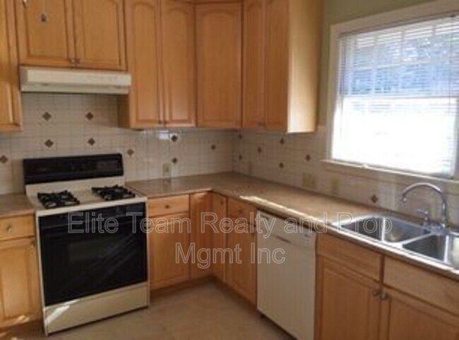 Foto del edificio - 513 Webster Pl