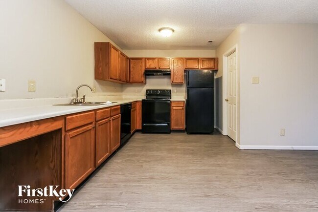 Building Photo - 1911 Dutch Elm Dr