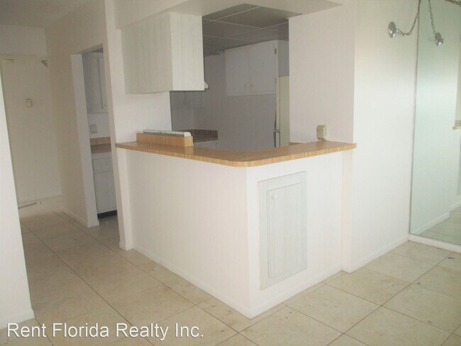 Building Photo - 1823 Fairview Villas Dr