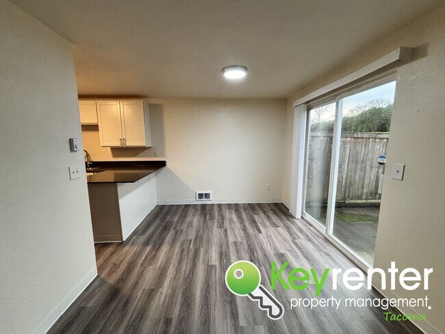 Foto del edificio - Spacious 3-Bedroom Home in Quiet Lakewood Cul-de-Sac