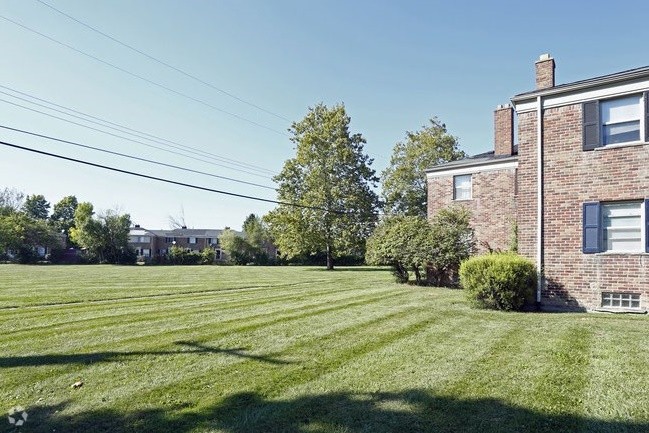 Building Photo - Franklin Village Apartments