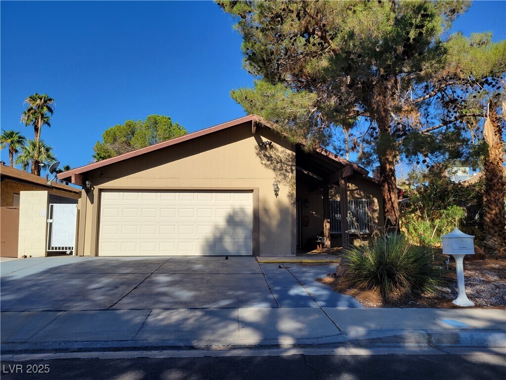 Foto principal - 4723 Desert Vista Rd