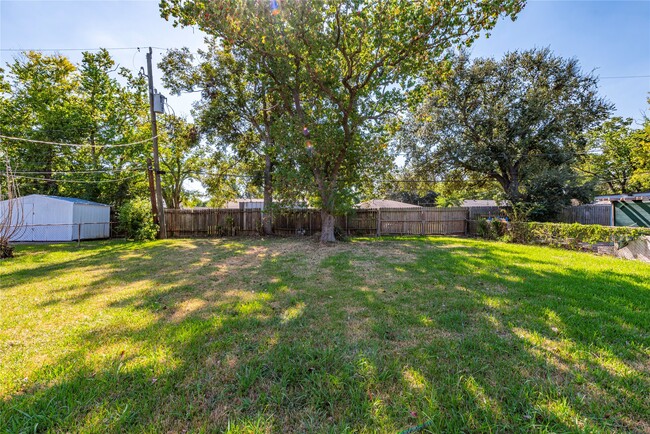 Building Photo - 10914 Keese Dr