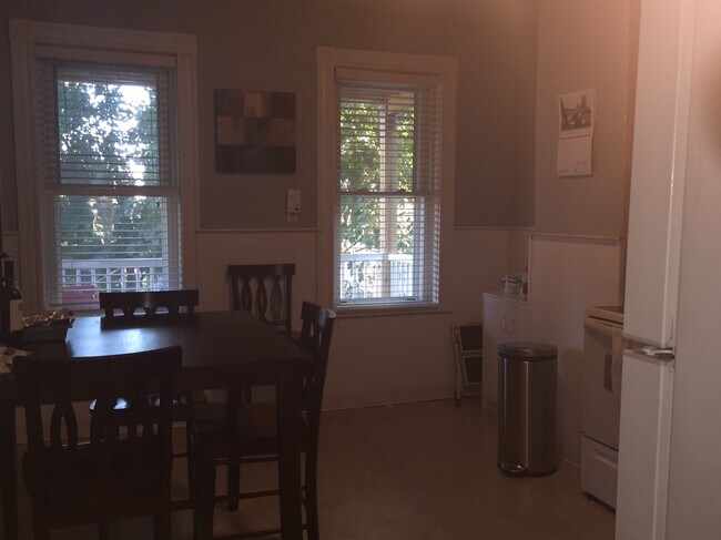 Foto del edificio - 931 E 4th St