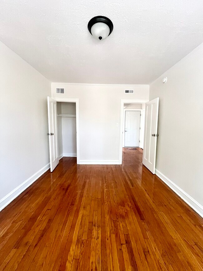 Foto del edificio - 1154 N Lawndale Ave
