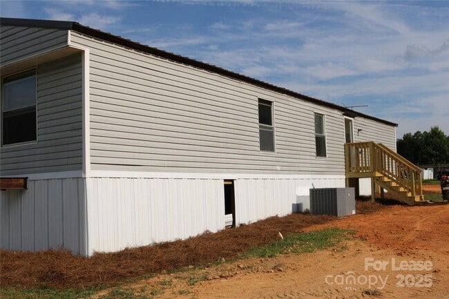 Building Photo - 121 Newfield Ct