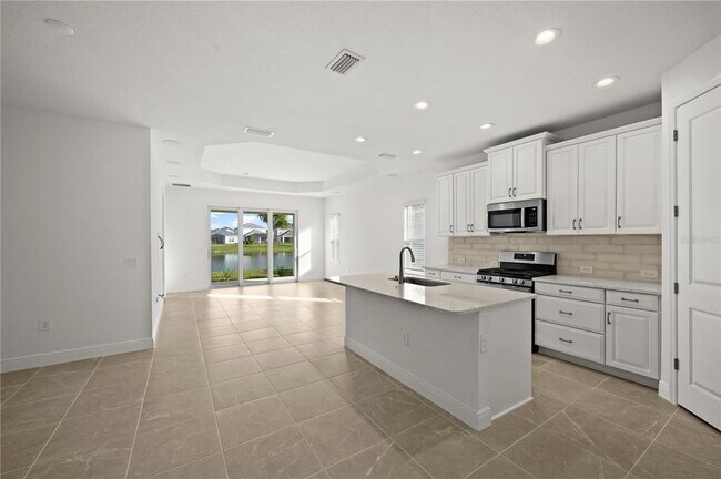 Foto del edificio - 10366 Lake George Ave