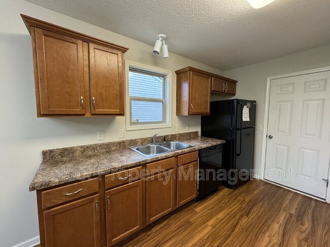 Building Photo - 15310 Cypress Pointe Dr