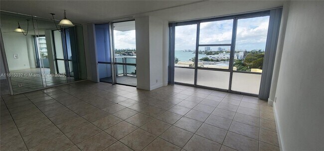 Foto del edificio - 900 Bay Dr