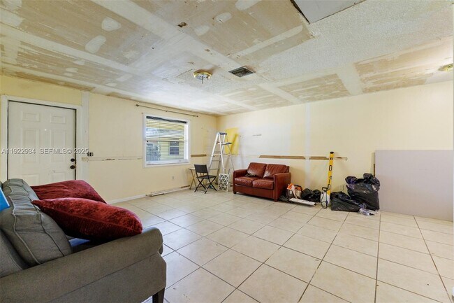 Foto del edificio - 4610 Hairland Dr