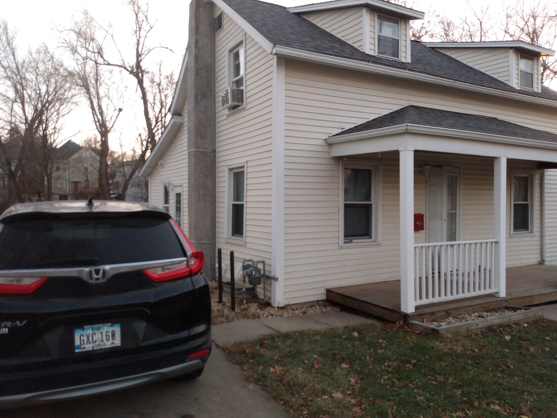 935 E Jefferson St Unit #1, Iowa City, IA 52245 - Apartments in Iowa ...