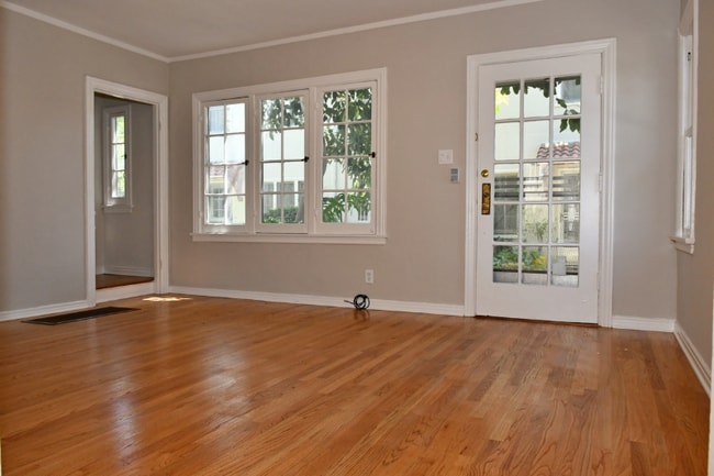 Foto del edificio - 1834 Normandie Ave