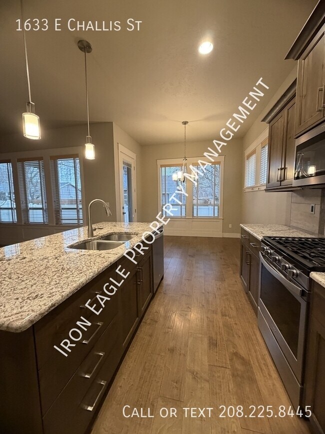 Foto del edificio - 1633 E Challis St