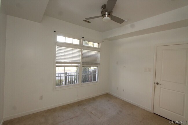 Building Photo - 3904 Redbud Rd