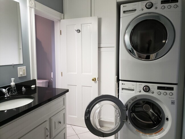 Baño/lavandería - 184 Otis St