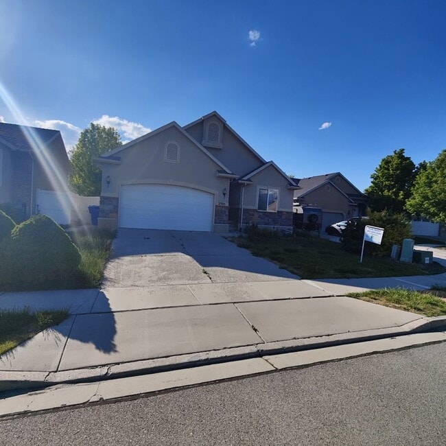 Building Photo - 5 Bed 3 Bath House in Lehi for Rent!