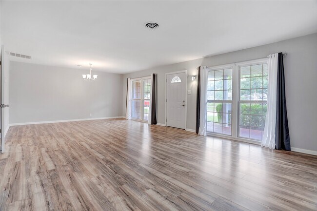 Foto del edificio - 4421 Willowbend Blvd