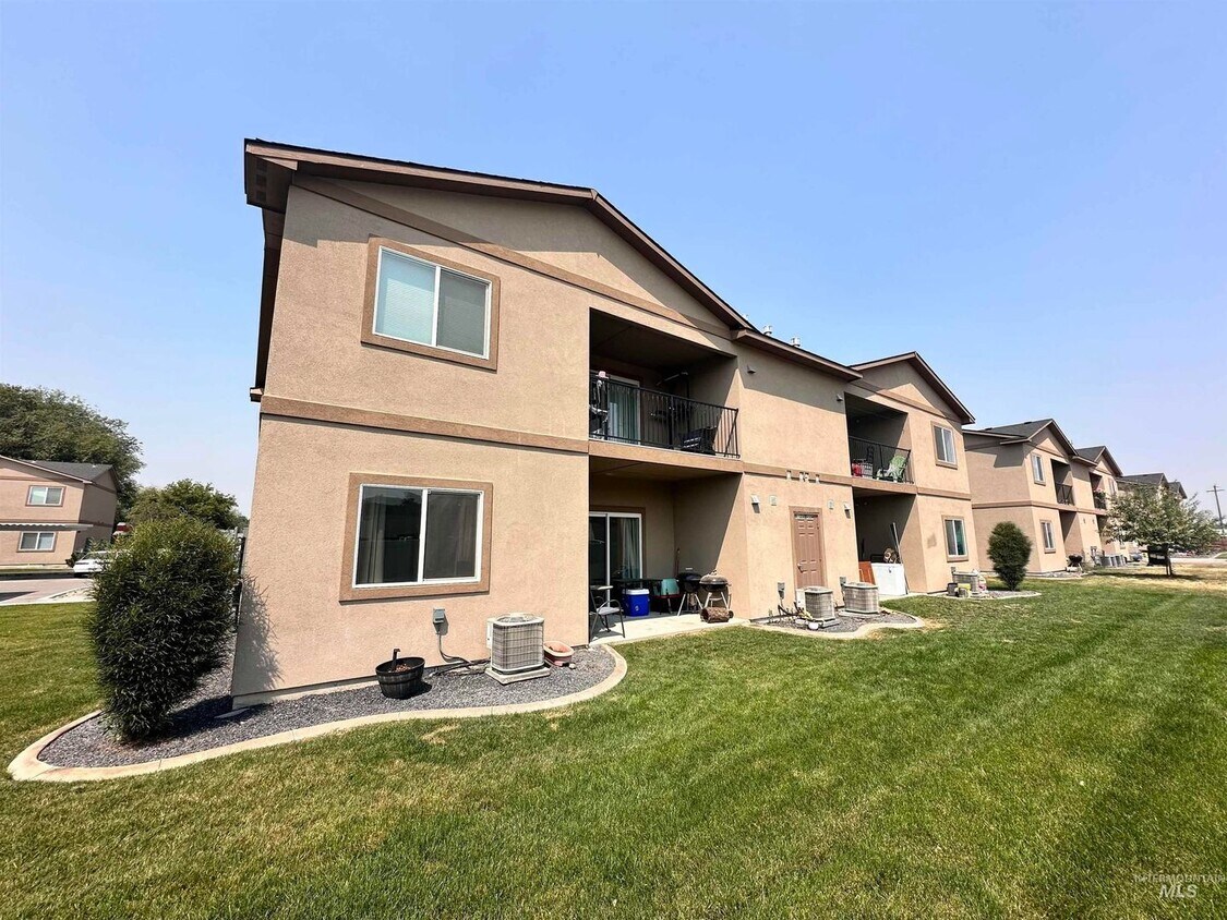 1011 Pirate Cove Wy Unit C, Payette, ID 83661 Room for Rent in