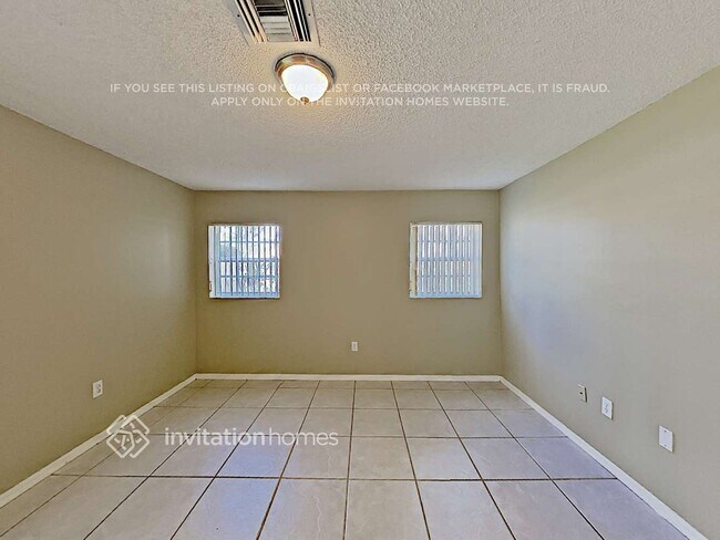 Foto del edificio - 2450 NW 72nd Ave