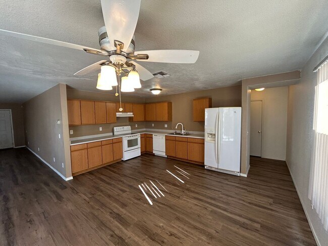 Foto del edificio - 12329 N Pablo St