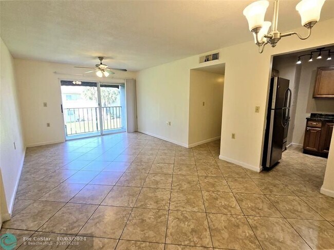 Building Photo - 1141 Lake Victoria Dr