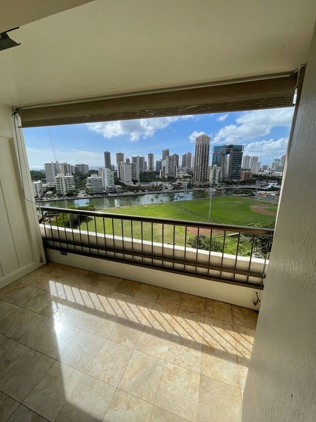 Building Photo - 2 bed, 2 bath at the Marco Polo. Dont miss...