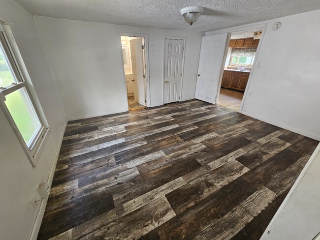 Building Photo - 215 Alfalfa Ave