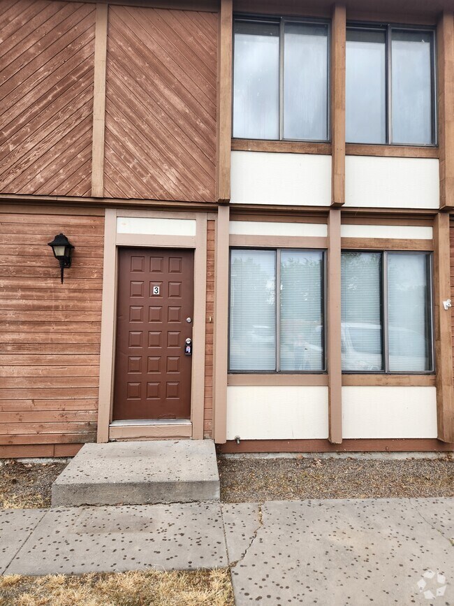 Building Photo - 482 Tracy Dr