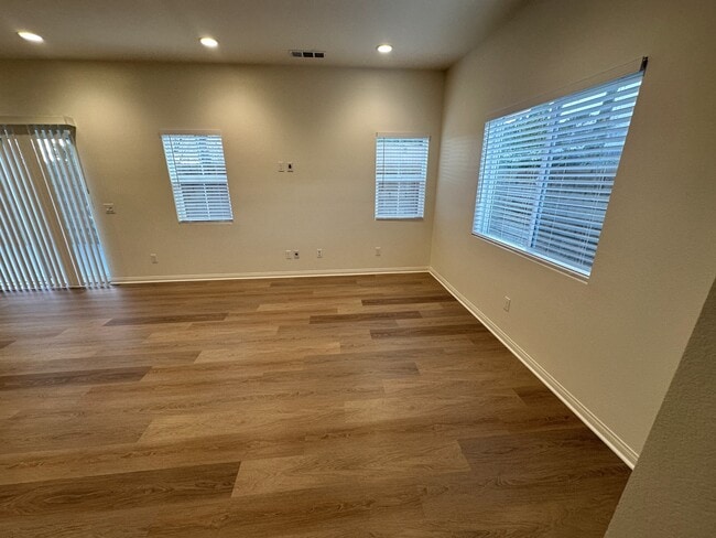 Building Photo - 176 N Sutter Ave