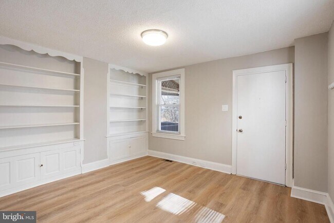 Foto del edificio - 809 N Providence Rd