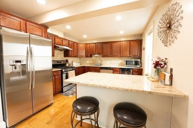 Building Photo - 15 Downer Ct