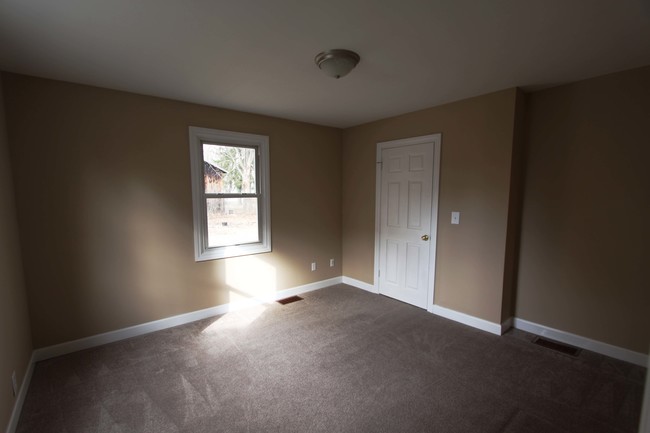 downstairs bedroom with walk in closet - 122 Sayre St