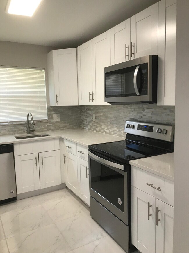 Building Photo - 1312  White Pine Drive  Wellington Fl 33414