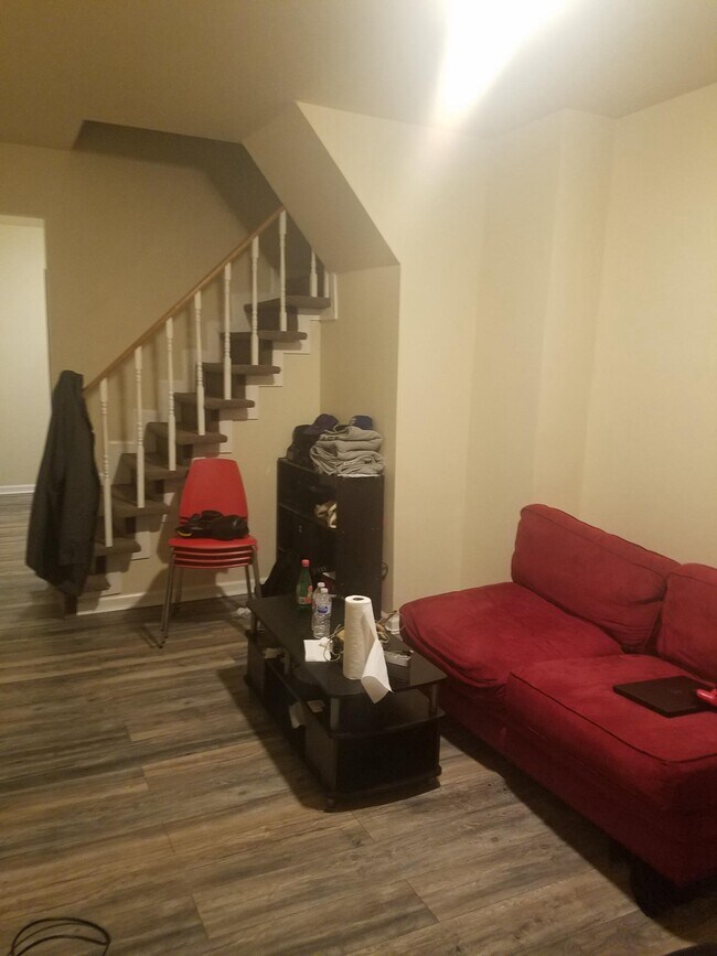 Foto del edificio - 327 N Wiota St