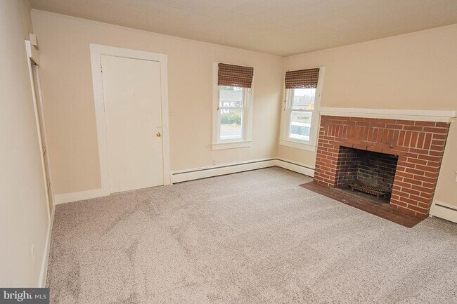 Building Photo - 1226 Pemberton Dr