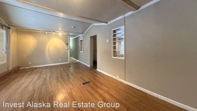 Building Photo - 3 br, 1.5 bath House - 237 E 7th Ave