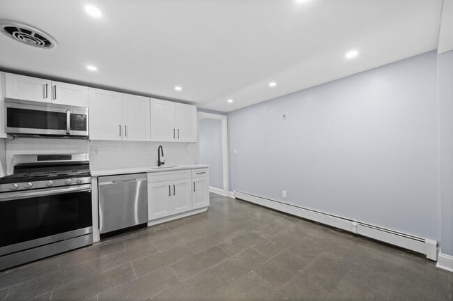 Building Photo - 211 New York Ave