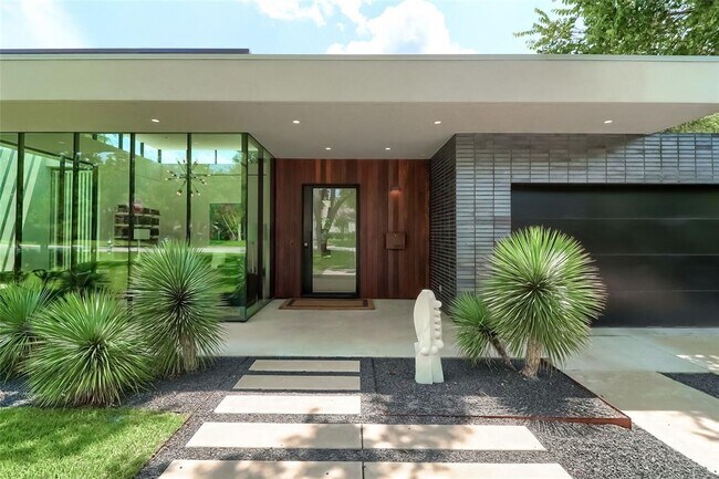 Building Photo - 3601 Bridle Path