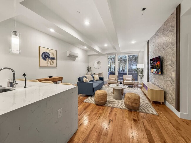 Building Photo - 236 W Thompson St