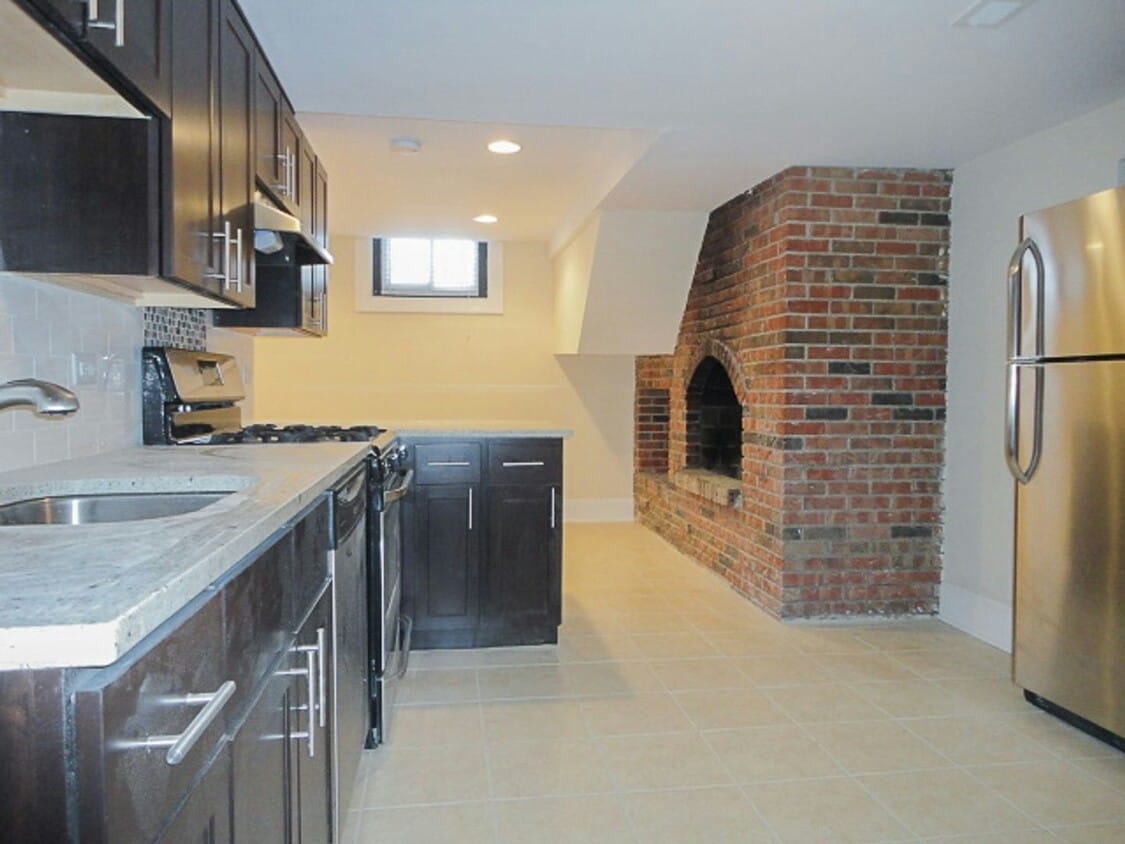 Primary Photo - 873 W Lill Ave