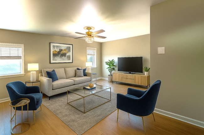 Building Photo - 704 E Perry St