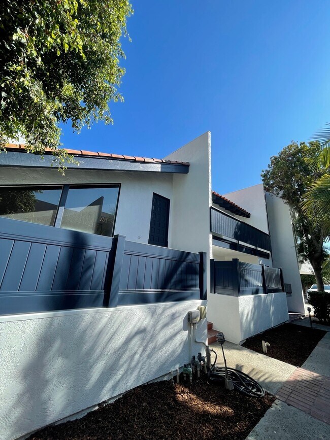 Building Photo - 2833 Harbor Blvd
