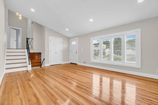 Building Photo - 61 Cornell Dr