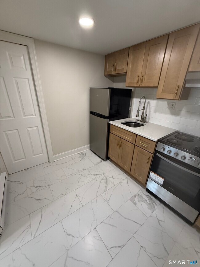 Foto del edificio - 18-Unit Cherry St