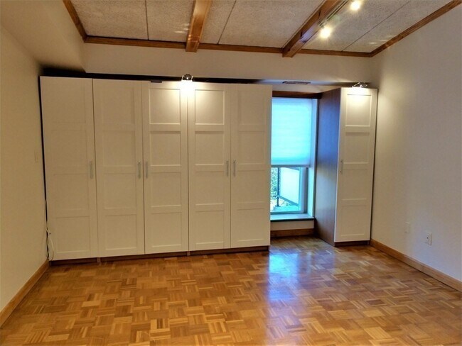 Foto del edificio - 20 Broadlawn Dr