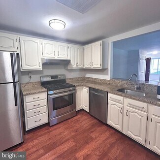 Building Photo - 1705 Mountainview Dr