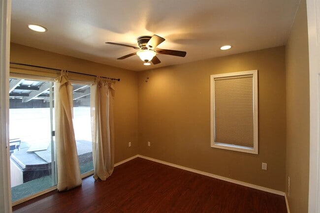Building Photo - Charming 3-Bed 2-bath on Northside with Ba...